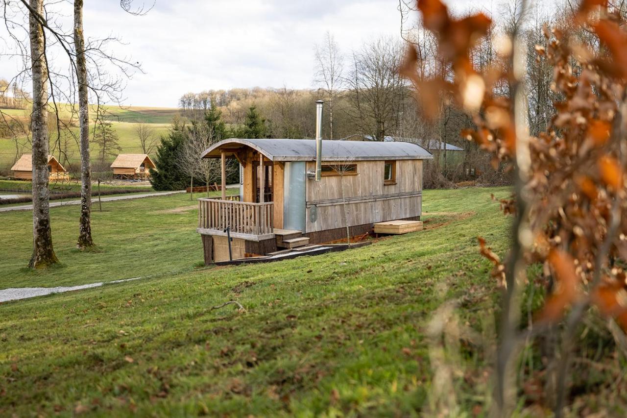 Aqualodge Hotel Insolite Ermeton-sur-Biert ภายนอก รูปภาพ