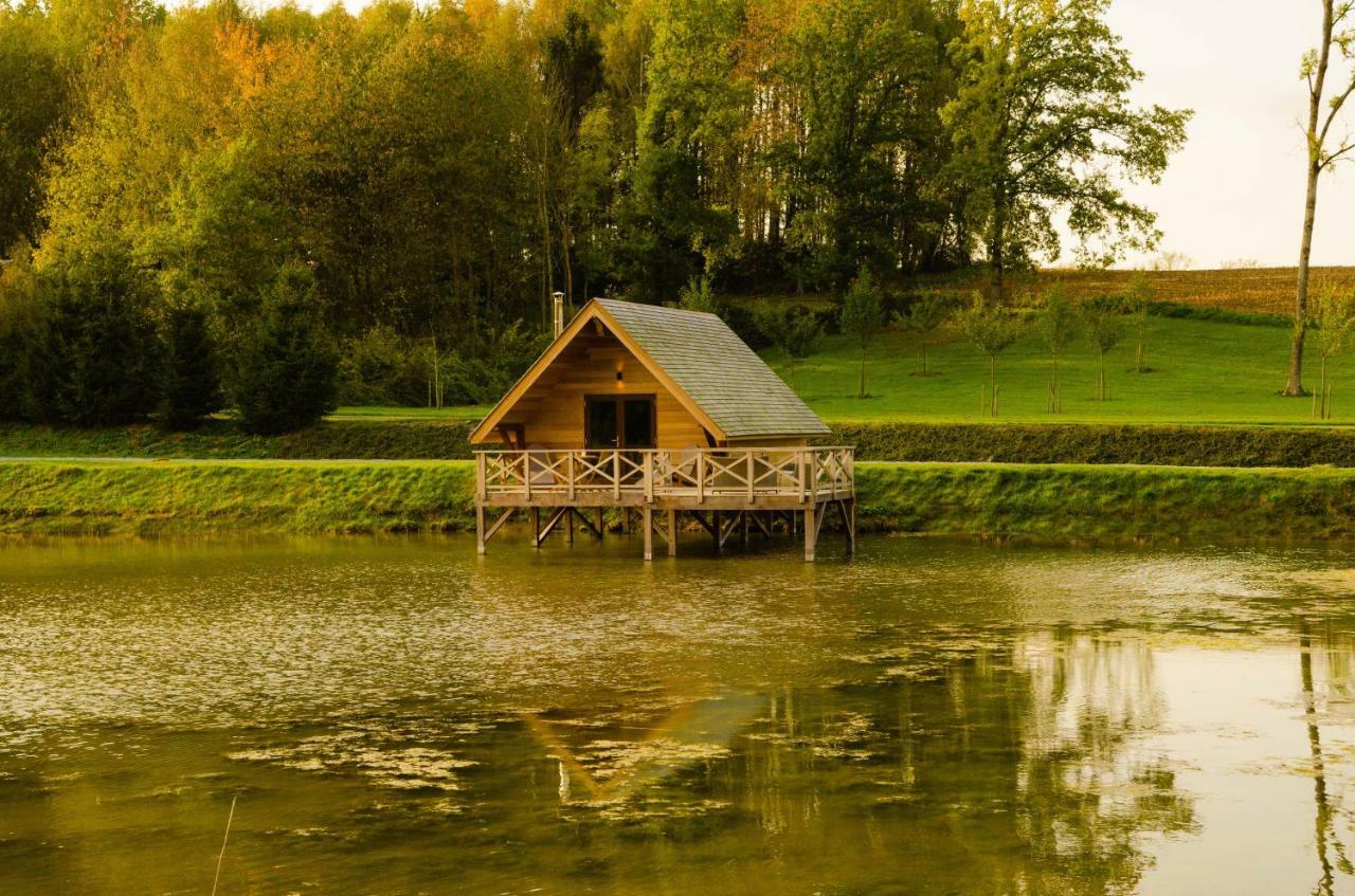 Aqualodge Hotel Insolite Ermeton-sur-Biert ภายนอก รูปภาพ