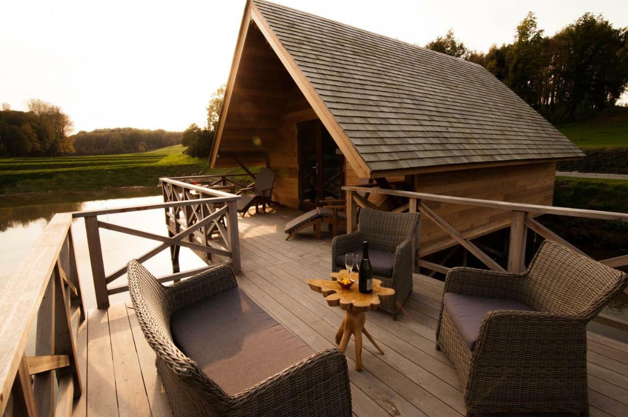 Aqualodge Hotel Insolite Ermeton-sur-Biert ภายนอก รูปภาพ