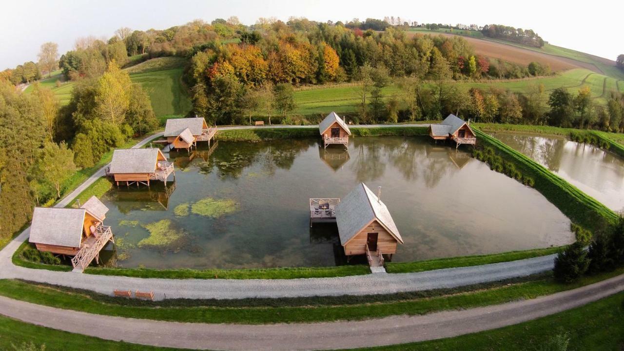 Aqualodge Hotel Insolite Ermeton-sur-Biert ภายนอก รูปภาพ