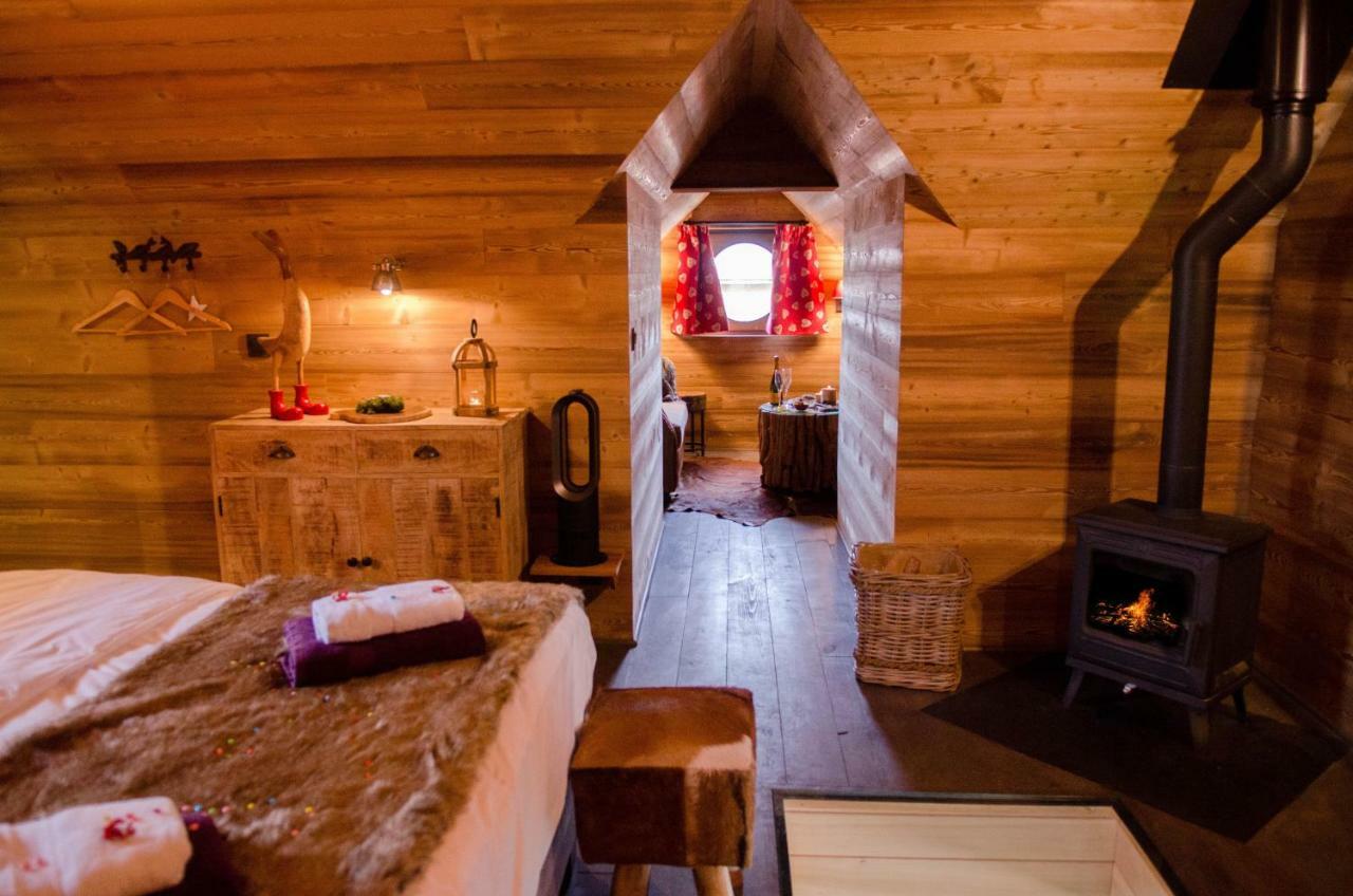 Aqualodge Hotel Insolite Ermeton-sur-Biert ภายนอก รูปภาพ